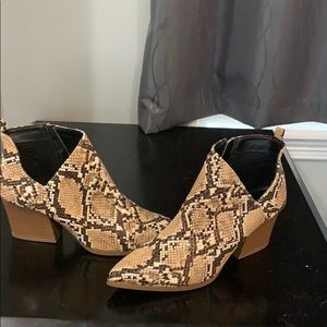 Beige/Brown women booties
